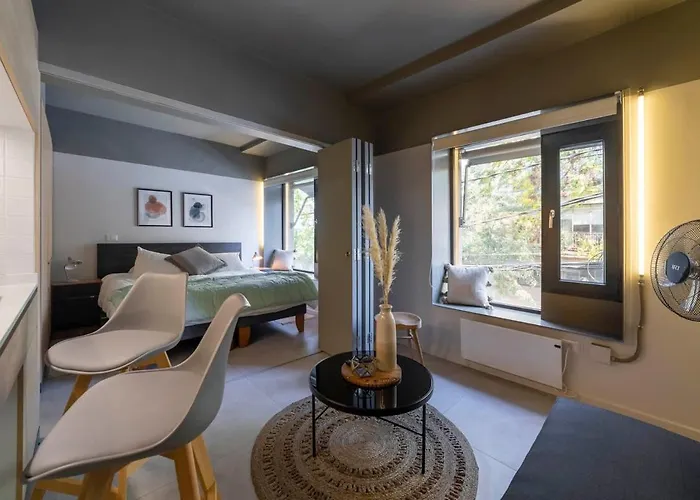 Stylish Accommodation Near Salvador Metro Station