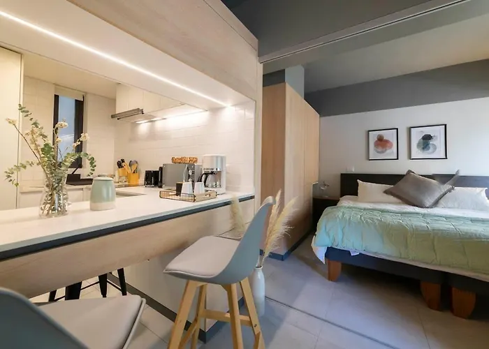 Stylish Accommodation Near Salvador Metro Station